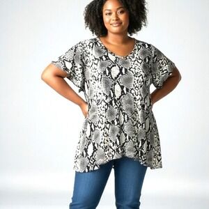 Sweet Juliet Womens Plus 1X Snakeskin Print Sharkbite Hem Tunic Top Grey Black
